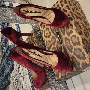 Dolce & Gabbana Velvet Pumps NWOT